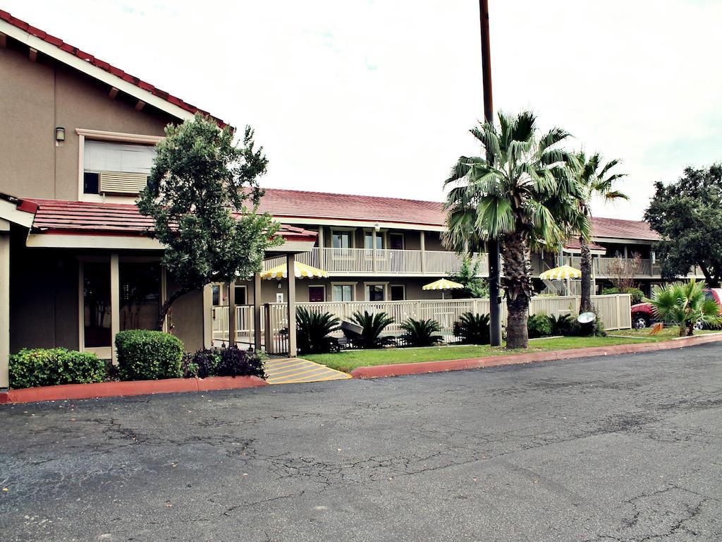 สตูดิโอ 6 ดาวน์ทาวน์ Motel ซานอันโตนิโอ ภายนอก รูปภาพ